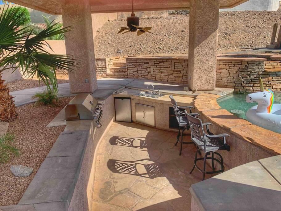 Ultimate Backyard-Pool/Spa. Slide. Lakeview. Ball Лейк-Хавасу-Сити Экстерьер фото